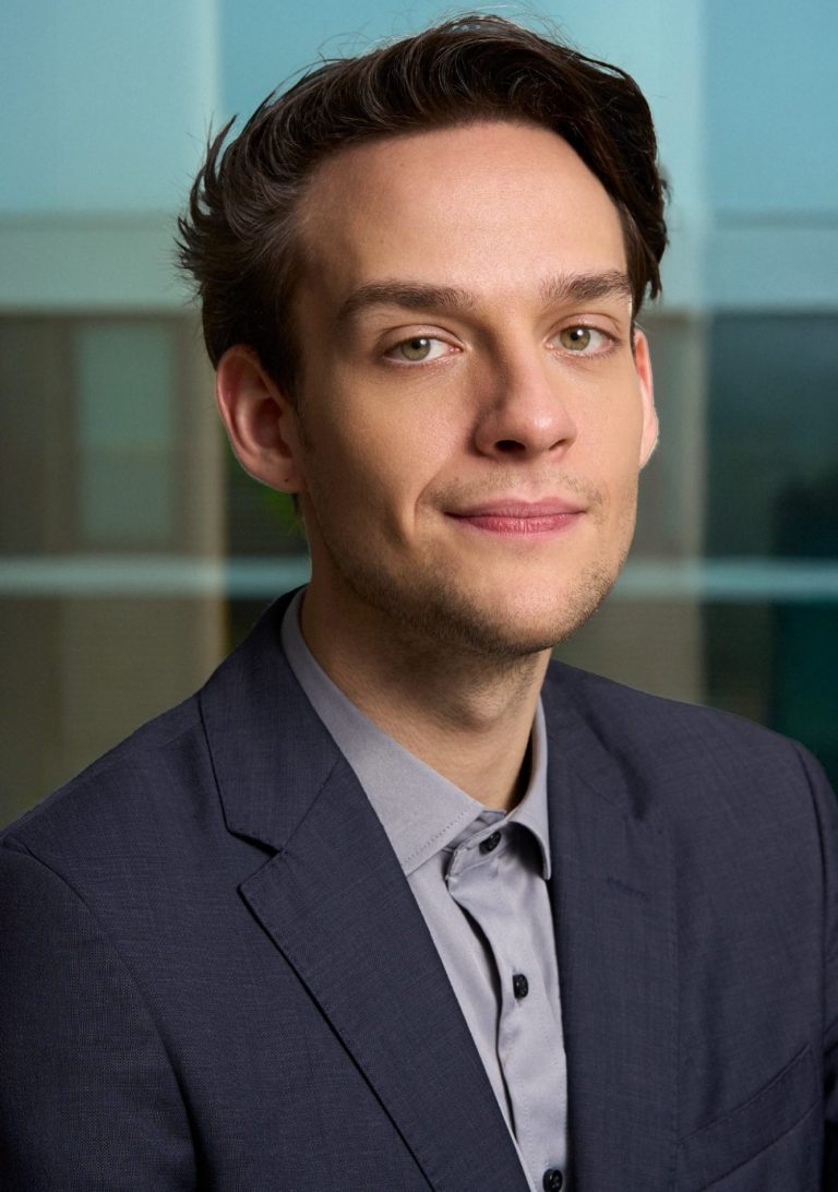 Potraitfoto eines Mannes im Anzug