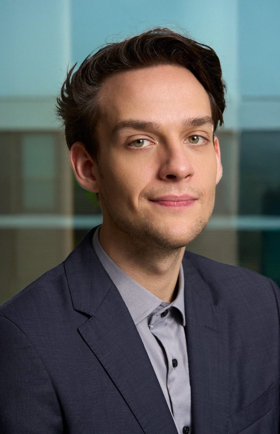 Potraitfoto eines Mannes im Anzug